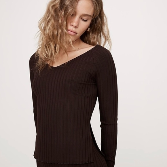 BR Wide Ribbed V-Neck Top - Picture 5 of 8